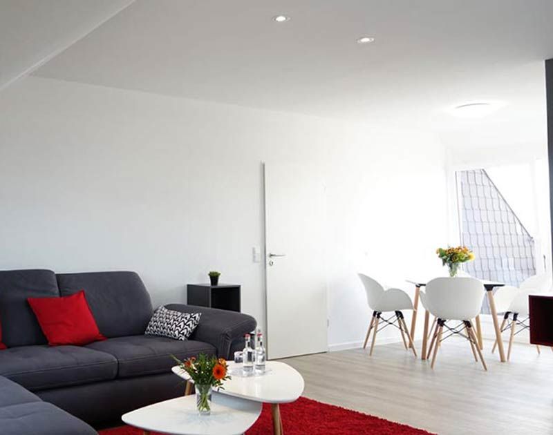 Apartment mit 3 Schlafzimmer in Hannover Wohnzimmer und Essbereich mit Balkon