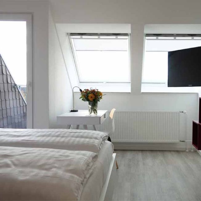 Superior Doppelzimmer mit Kingsize Bett im Budget Hotel in Hannover