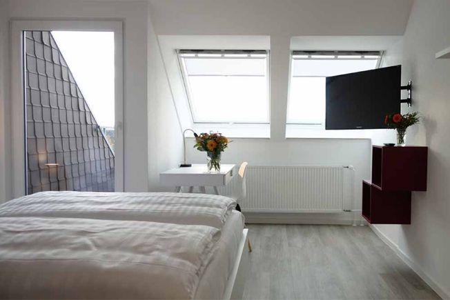 Superior Doppelzimmer mit Kingsize Bett im Budget Hotel in Hannover